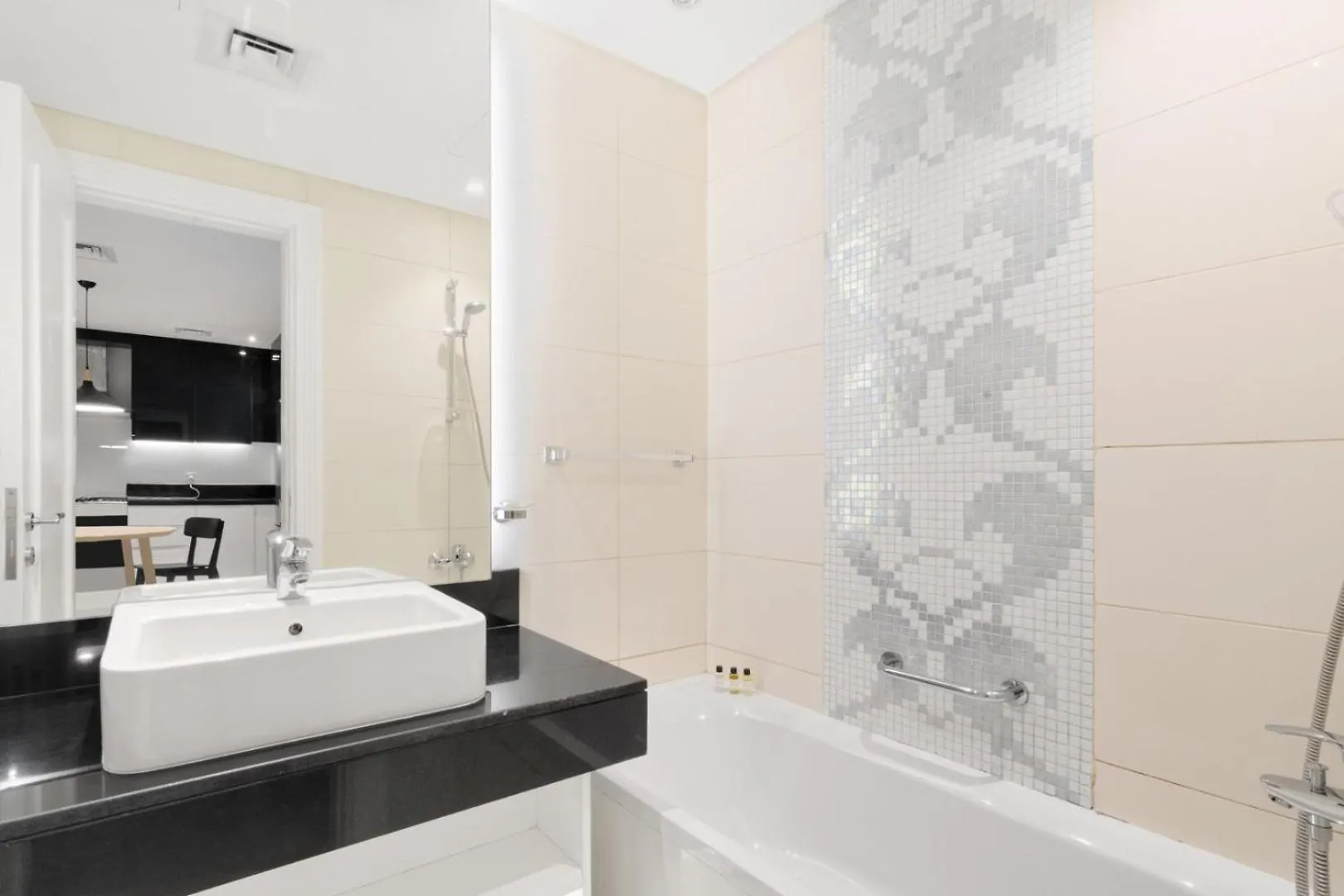 Guestready - Minimalist Modern In Business Bay Apartment Dubai